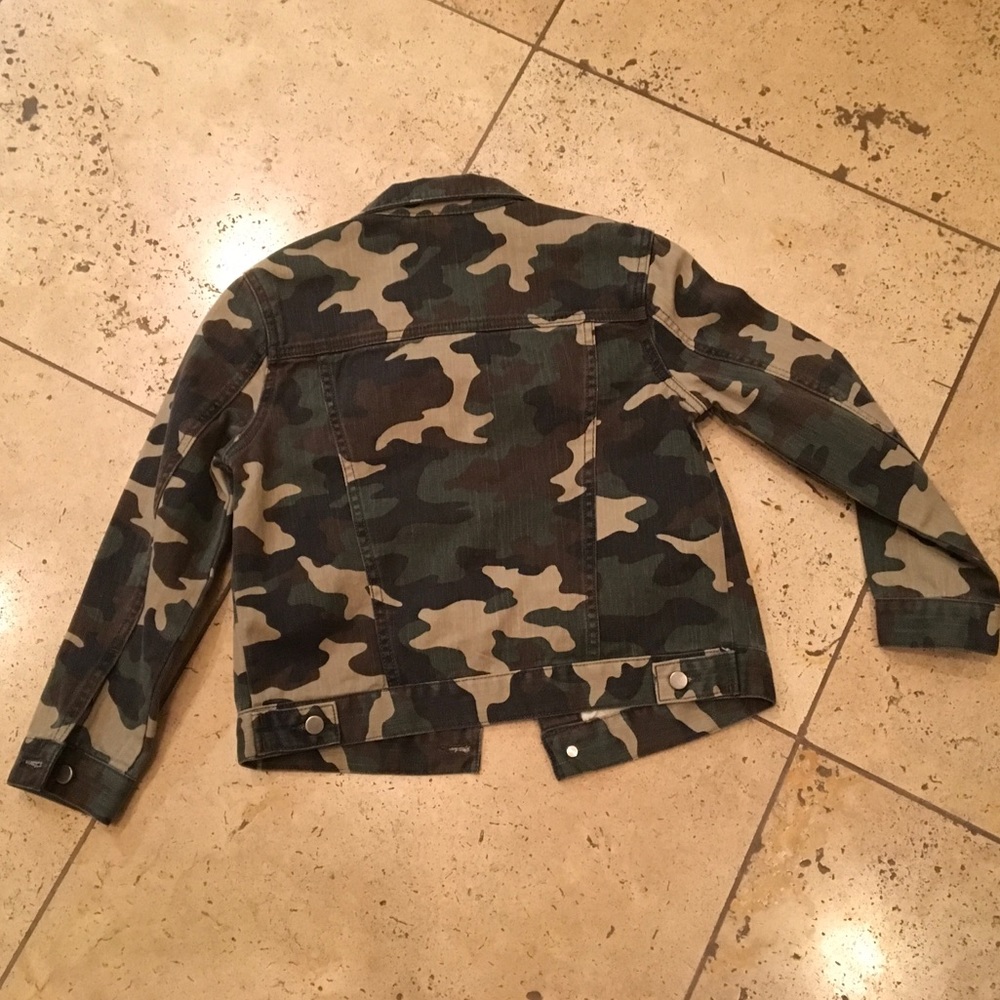 Girls small camo denim jacket - Picture 3 of 7
